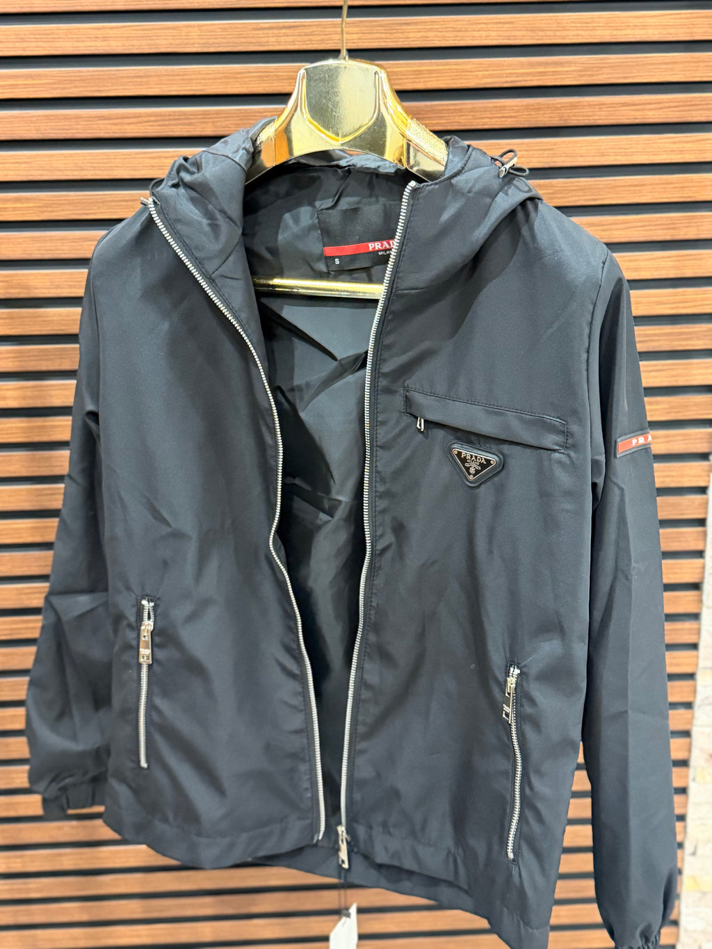 Горница Prada